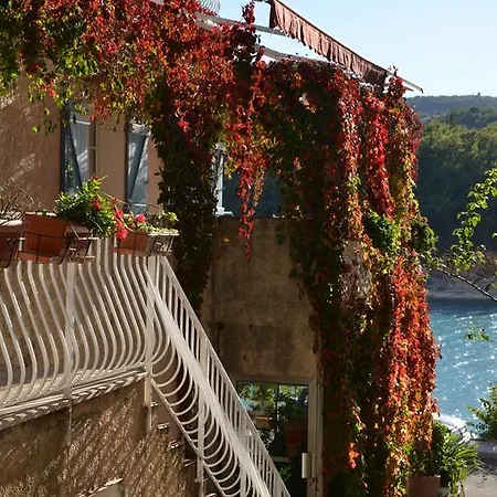Du Hotel 2*